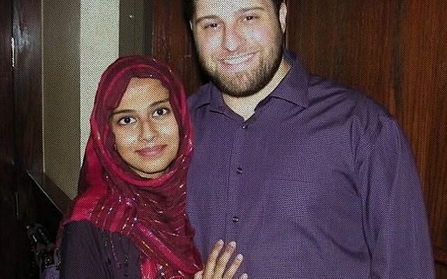 Joya con su ex esposo John Georgelas / Yahya al-Bahrumi