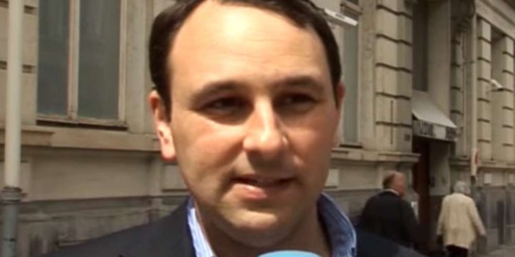 Editor de periódico judío entra en la política belga para luchar contra prohibición del faenado kosher