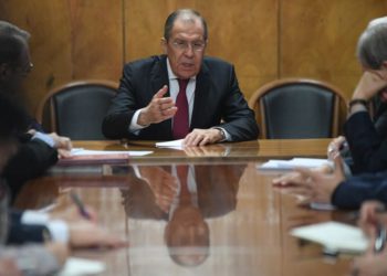 El Ministro de Asuntos Exteriores de Rusia, Sergei Lavrov, se reúne con representantes de grupos y movimientos palestinos, que se encuentran en Moscú para conversaciones intra-palestinas, el 12 de febrero de 2019. (Foto de Kirill KUDRYAVTSEV / AFP)
