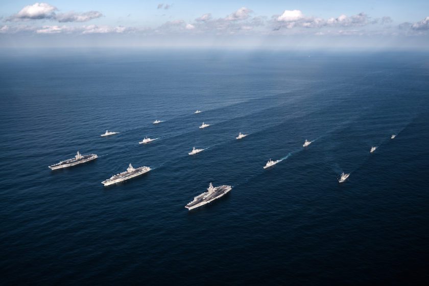 Los portaaviones USS Ronald Reagan (CVN 76), USS Theodore Roosevelt (CVN 71) y USS Nimitz (CVN 68) Strike Groups (foto naval)