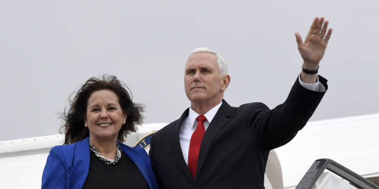 El vicepresidente de los Estados Unidos, Mike Pence, saliendo del Aeropuerto Ben Gurion de Israel, el 23 de enero de 2018 .. (crédito de foto: MATTY STERN, EMBASSY TEL AVIV DE EE. UU.)