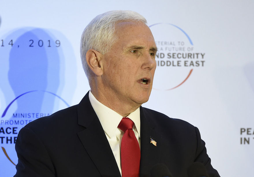 El vicepresidente de Estados Unidos, Mike Pence, pronunció un discurso durante la conferencia sobre paz y seguridad en el Medio Oriente en Varsovia, el 14 de febrero de 2019. (Crédito de foto: JANEK SKARZYNSKI / AFP)