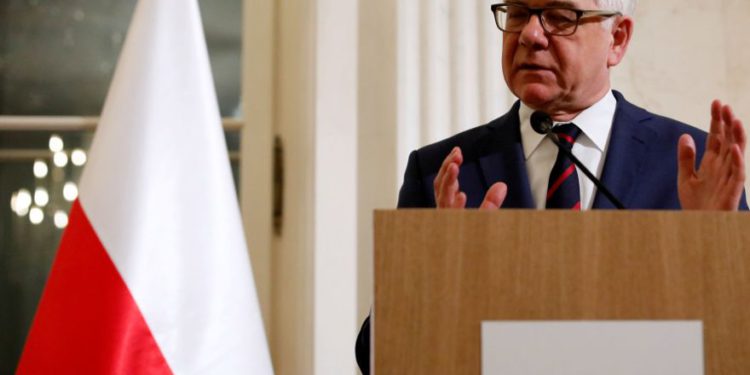 El Ministro de Relaciones Exteriores de Polonia, Jacek Czaputowicz, habla en una conferencia de prensa en el Palacio Lazienki durante la visita del Secretario de Estado de los EE. UU., Mike Pompeo, en Varsovia, Polonia, 12 de febrero de 2019 .. (crédito de foto: KACPER PEMPEL / REUTERS)