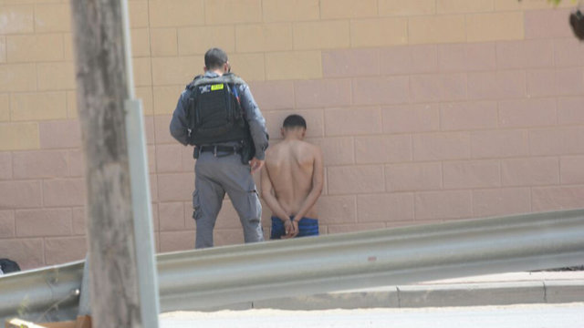 Palestino detenido por las FDI después de cruzar a Israel (Foto: TPS)