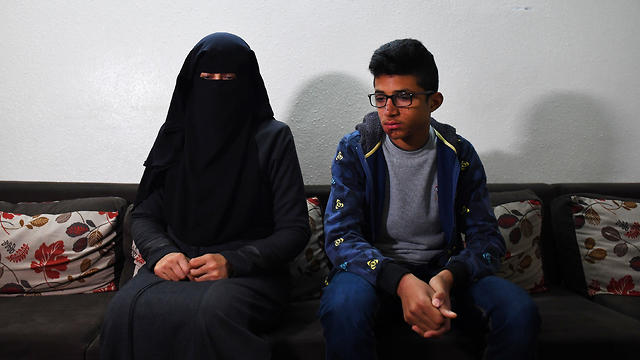 Moatasem al-Nabeeh y su madre