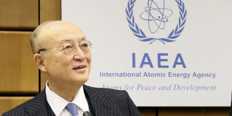 La Directora General de la Agencia Internacional de Energía Atómica, OIEA, Yukiya Amano de Japón, espera el inicio de la reunión de la junta de gobernadores del OIEA en el Centro Internacional de Viena, Austria, el 22 de noviembre de 2018. (Foto AP / Ronald Zak)