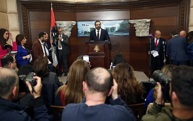 El recién designado primer ministro libanés, Saad Hariri, habla con periodistas en el palacio presidencial en Baabda, al este de Beirut, Líbano, el jueves 31 de enero de 2019. Las facciones políticas libanesas acordaron la formación de un nuevo gobierno, rompiendo un Punto muerto de nueve meses que solo profundizó los problemas económicos del país. (Foto AP / Hussein Malla)