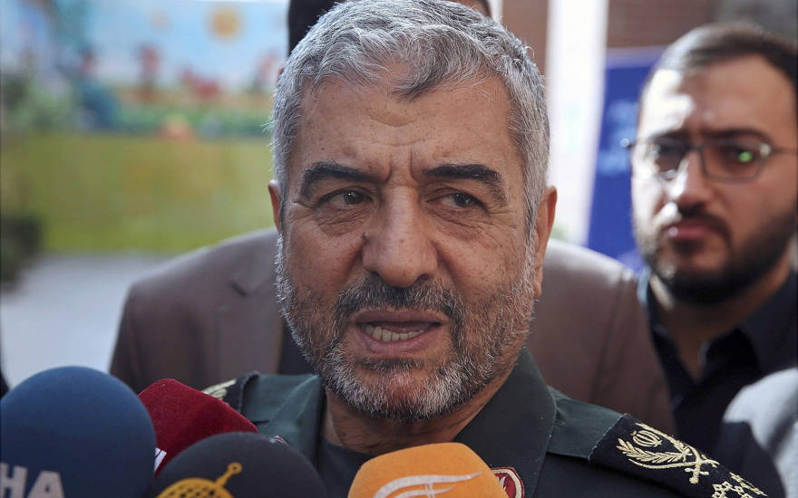 En esta foto de archivo del 31 de octubre de 2017, el jefe del Cuerpo de la Guardia Revolucionaria Islámica de Irán, Mohammad Ali Jafari, habla con los periodistas luego de su discurso en una conferencia llamada "Un mundo sin terror" en Teherán, Irán. (Foto AP / Vahid Salemi, Archivo)