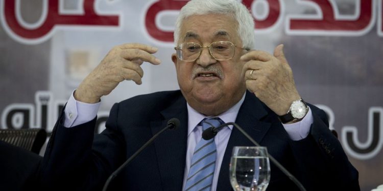 El presidente de la Autoridad Palestina, Mahmoud Abbas, durante una reunión del Consejo Central de la Organización de Liberación de Palestina en la ciudad cisjordana de Ramallah, 28 de octubre de 2018. (AP / Majdi Mohammed)