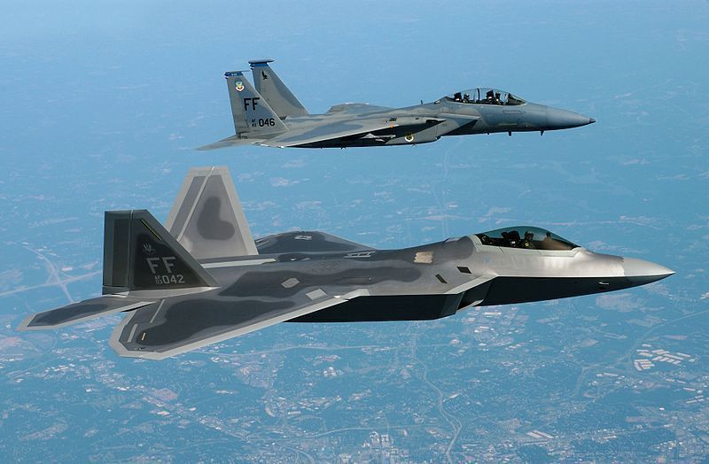 El F-22 es el sucesor espiritual del F-15, no el F-35. (Wikimedia Commons)