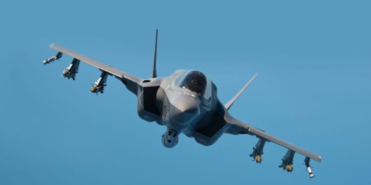 F-35 con sus armas / Imagen cortesía de Lockheed Martin