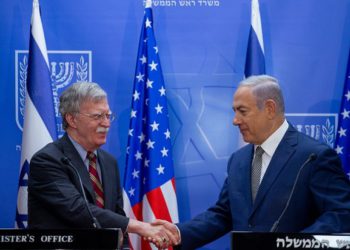 El primer ministro israelí, Benjamin Netanyahu, celebra una conferencia de prensa conjunta con el asesor de seguridad nacional de EE. UU., John Bolton, el 20 de agosto de 2018. Foto de Ohad Zweigenberg / POOL.