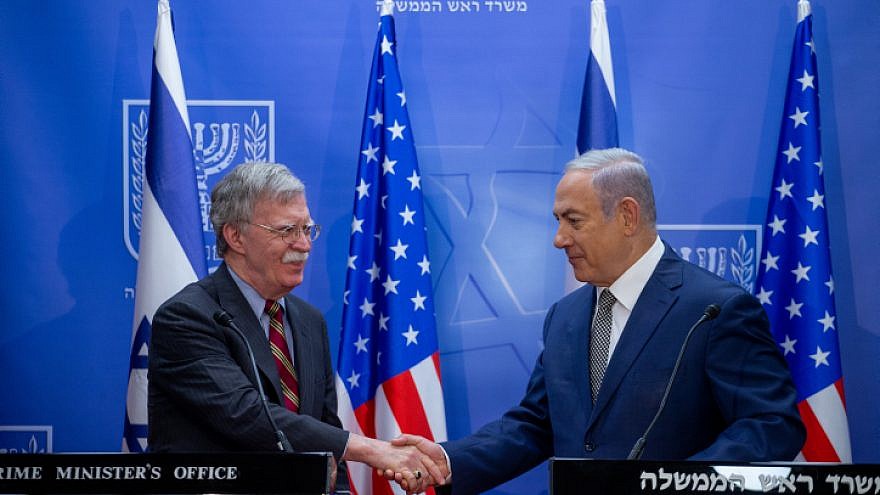 El primer ministro israelí, Benjamin Netanyahu, celebra una conferencia de prensa conjunta con el asesor de seguridad nacional de EE. UU., John Bolton, el 20 de agosto de 2018. Foto de Ohad Zweigenberg / POOL.