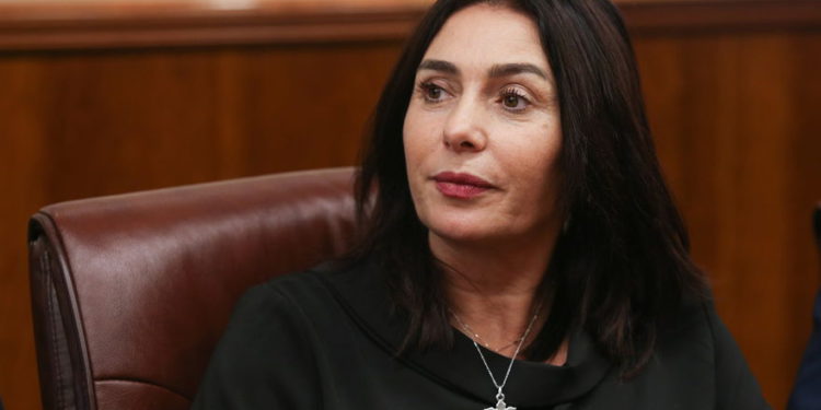 La ministra de Cultura, Miri Regev, en la Oficina del Primer Ministro en Jerusalén, el 8 de noviembre de 2018 (Alex Kolomoisky / Yedioth Ahronoth / Pool)