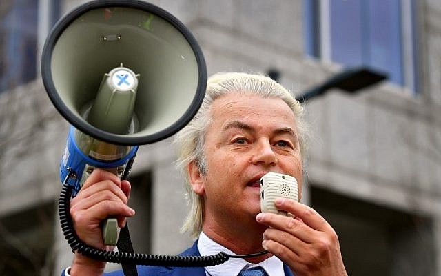 El político de derecha holandés Geert Wilders del partido PVV habla a sus partidarios durante una manifestación de PVV contra la política del Primer Ministro y su gabinete en Rotterdam, el 20 de enero de 2018. (AFP / ANP / Robin Utrecht)