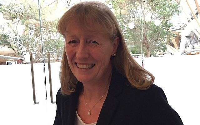 La ex diputada laborista y presidenta de Amigos Laboristas de Israel, Joan Ryan (personal del Times of Israel)