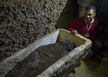 Egipto descubre 40 momias en cámaras antiguas en Minya