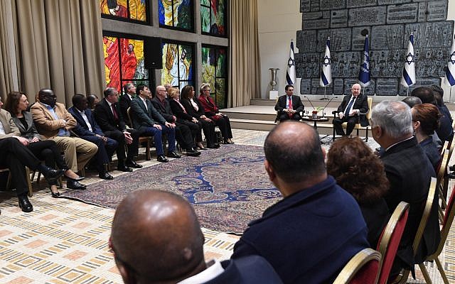 El presidente Reuven Rivlin recibe a los embajadores de la ONU en su residencia en Jerusalén el 3 de febrero de 2019 (Mark Neiman / GPO)