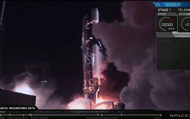 El cohete Falcon 9 despegó con la nave espacial Beresheet el 22 de febrero de 2019, como se ve en las pantallas del centro de comando en Yehud, Israel. (SpaceIL)