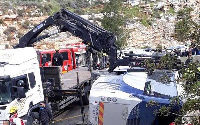 La escena de un accidente de autobús cerca de Beit Horon en la Ruta 443, 10 de febrero de 2019. (United Hatzalah)