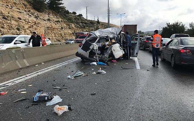 La escena de un accidente cerca de Beit Horon en la Ruta 443, 10 de febrero de 2019. (Policía de Israel)