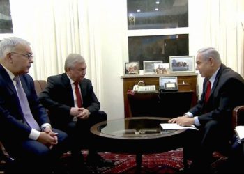 El primer ministro Benjamin Netanyahu mantiene conversaciones sobre Irán y Siria con el enviado especial para asuntos sirios del presidente ruso Vladimir Putin, Alexander Lavrentiev y el viceministro de Relaciones Exteriores de Rusia, Sergey Vershinin, en Jerusalén, el 29 de enero de 2019.