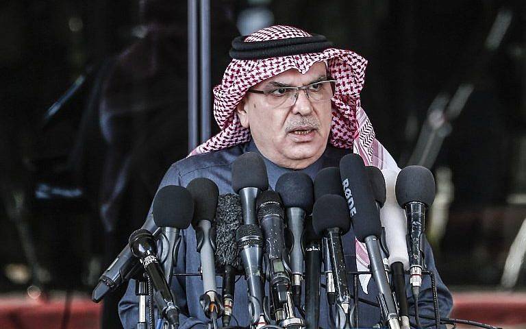 Mohammed al-Emadi, presidente del Comité Nacional para la Reconstrucción de Gaza de Qatar, habla en una conferencia de prensa en la ciudad de Gaza el 25 de enero de 2019. (Mahmud Hams / AFP)