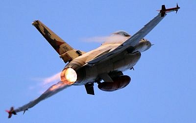 Israel Air Force F-16, 31 de diciembre de 2015. (Ofer Zidon / Flash90)