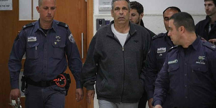 El ex ministro de energía, Gonen Segev, fue visto en el Tribunal de Distrito de Jerusalén por sentencia en un caso de espionaje en Irán, 26 de febrero de 2019. (Yonatan Sindel / Flash90)