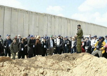 Los comandantes de las Fuerzas de Defensa de Israel informaron a los líderes de la Conferencia de Presidentes que visitaban la frontera de Gaza el 21 de febrero durante su 45ª misión anual de líderes de Israel sobre la destrucción de los túneles del terrorismo, la protección de los civiles israelíes en las comunidades vecinas y la lucha contra las amenazas de Hamas. Cortesía: Avi Hayun / Conferencia de Presidentes de las principales organizaciones judías.