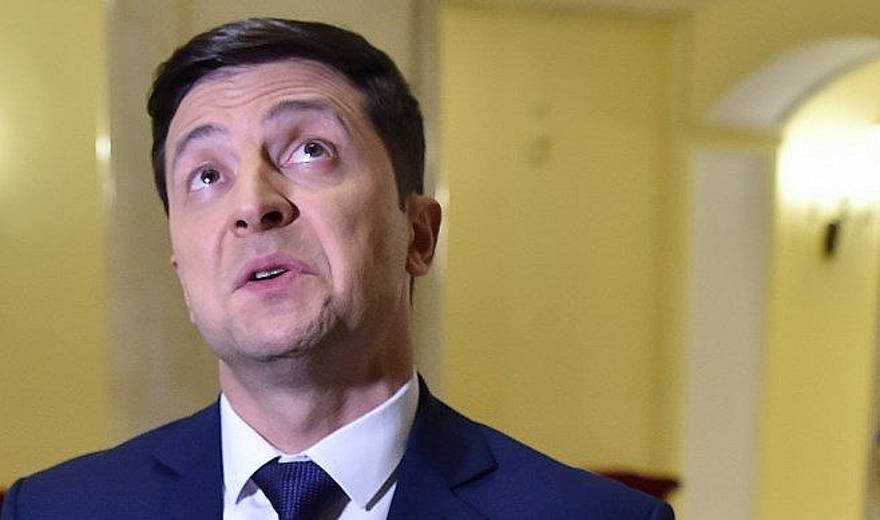 El actor cómico, showman y candidato presidencial ucraniano Volodymyr Zelensky reacciona durante una entrevista con AFP luego de participar en el rodaje de la serie de televisión 'Servant of the People', donde interpreta el papel del Presidente de Ucrania, en Kiev, el 6 de marzo. 2019. (Sergei SUPINSKY / AFP)