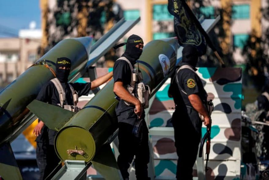 Miembros del movimiento Jihad Islámico Palestino marchan durante un desfile militar, Ciudad de Gaza, Gaza, 4 de octubre de 2018. AFP