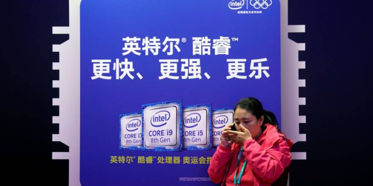 Un signo de Intel se ve durante la Exposición Internacional de Importaciones de China (CIIE), en el Centro Nacional de Exposiciones y Convenciones en Shanghai, China, 6 de noviembre de 2018. (Crédito de la foto: ALY SONG / REUTERS)
