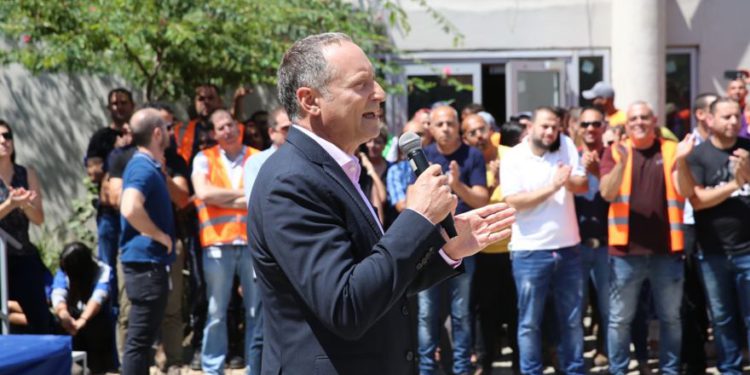 El director ejecutivo de SodaStream, Daniel Birnbaum, en la fábrica de SodaStream en el desierto de Negev en Israel, junto a la ciudad de Rahat, el 20 de agosto de 2018. (Eliran Avital)