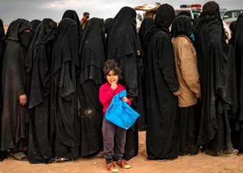 Cientos de combatientes de ISIS intentan escapar de la ciudad siria asediada
