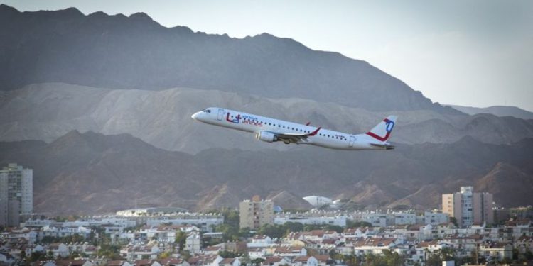 Ilustrativo. Un avión despegando del aeropuerto de Eilat, diciembre de 2012. (Moshe Shai / Flash90 / File)