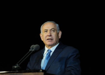 El primer ministro Benjamin Netanyahu habla durante una ceremonia de graduación para los cadetes de la Armada israelí en Haifa el 6 de marzo de 2019 (Meir Vaknin / Flash90)