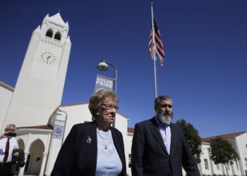 Hermanastra de Ana Frank habla a los adolescentes que jugaron con temática nazi