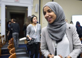 Congresista Ilhan Omar dice que la llaman antisemita porque es musulmana