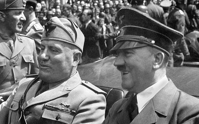 Ilustrativo: Benito Mussolini y Adolf Hitler durante un desfile que celebra su alianza (dominio público)