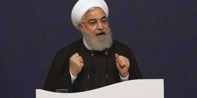 Rouhani: EE.UU. ha colocado su “rodilla” en la “garganta” de Irán durante años