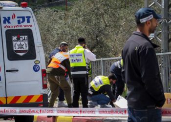 Fuerzas de seguridad israelíes en la escena de un ataque mortal cerca del cruce de Gitai en Samaria, el 17 de marzo de 2019. (Flash 90)