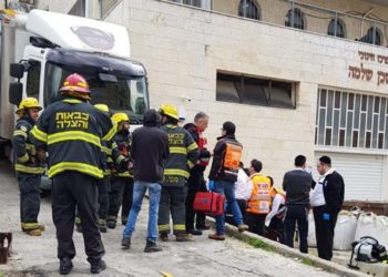 Conductor israelí fallece tras ser aplastado por un camión en Jerusalem (Uri Davis, United Hatzalah)