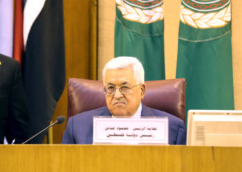 El presidente de la Autoridad Palestina, Mahmoud Abbas, asiste a la reunión de ministros de Relaciones Exteriores de la Liga Árabe para discutir un plan no anunciado de Estados Unidos para la paz israelo-israelí, en El Cairo, Egipto, 21 de abril de 2019 .. (crédito de foto: MOHAMED ABD EL GHANY / REUTERS)