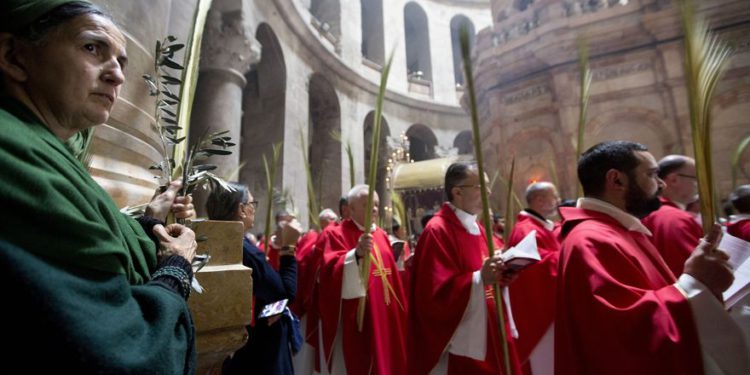 Iglesia del Santo Sepulcro en Jerusalem reabre después de dos meses