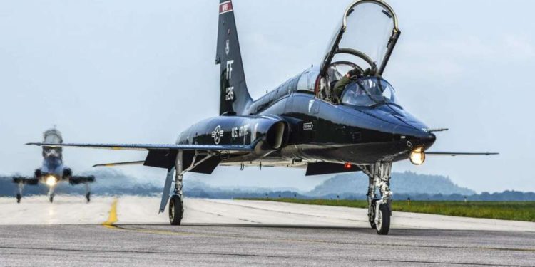 El caza T-38 Talon celebra 60 años desde su primer vuelo