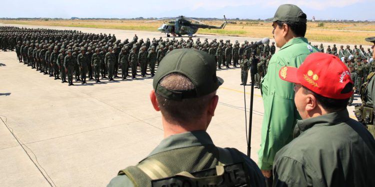 Los militares rusos deben abandonar Venezuela inmediatamente