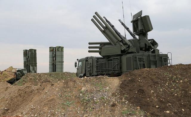 Pantsir-S1 con el S-400