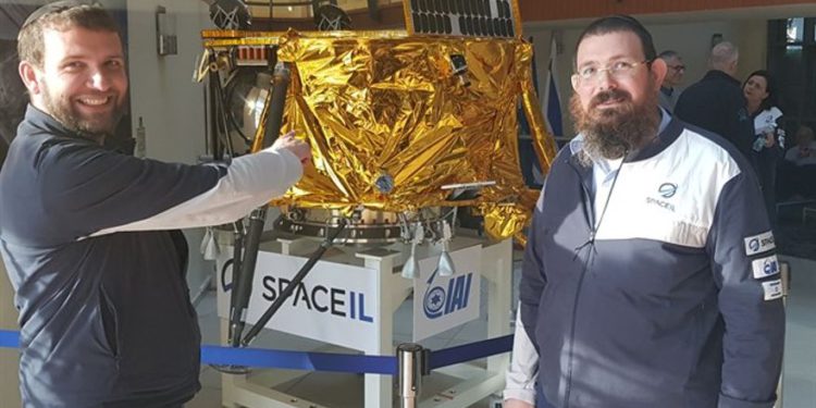 Ariel Gómez y el rabino Shraga Dahan, supervisores kosher de Beresheet. - Crédito: Yoni Kampinski