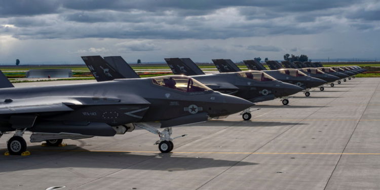 VFA-147 "Argonautas", en la pista de aterrizaje en la Estación Aérea Naval de Lemoore, California, 21 de febrero de 2019. Foto: US Navy